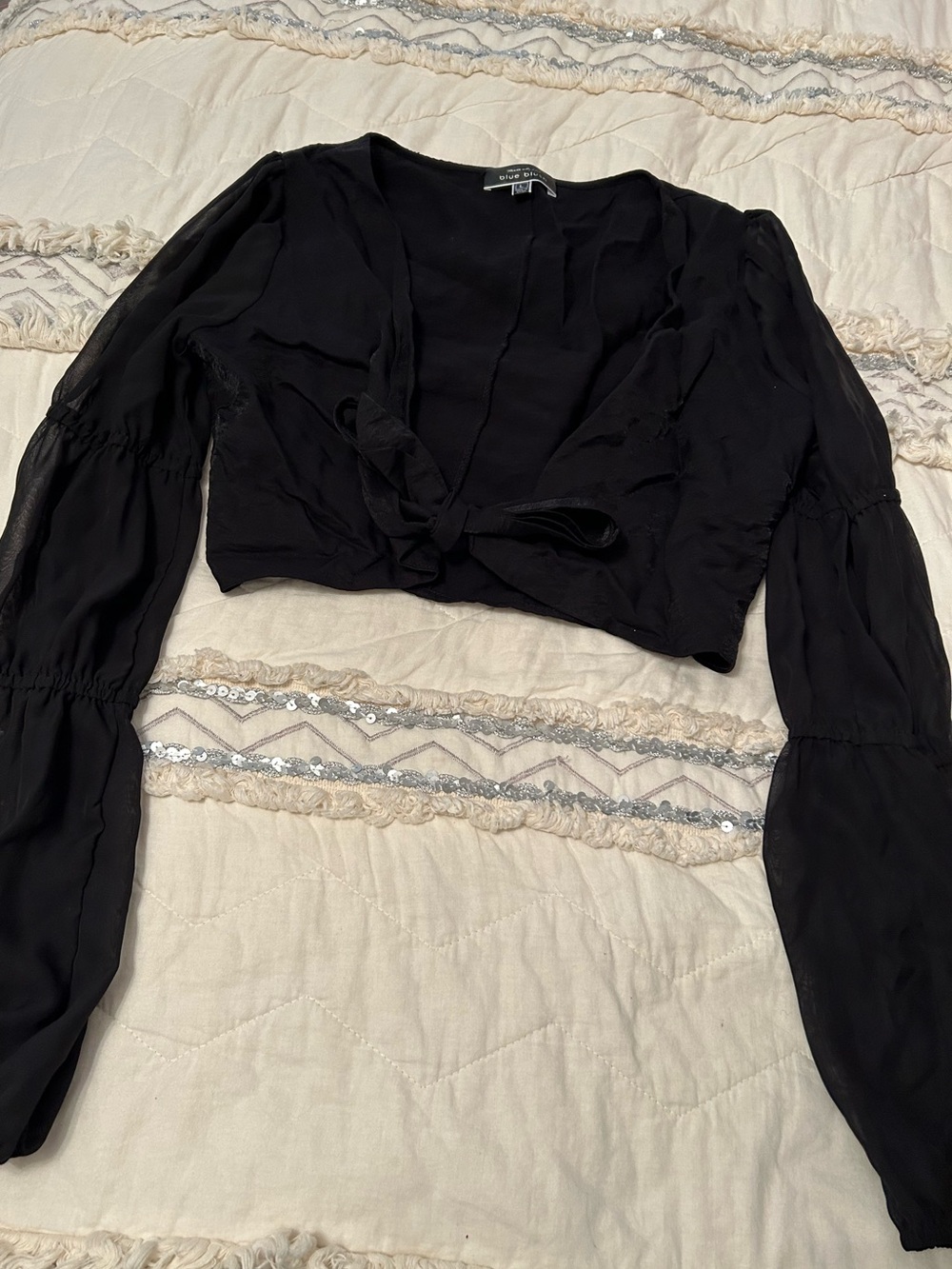 Blue Blush Black Long-Sleeve Tie-Front Crop Top